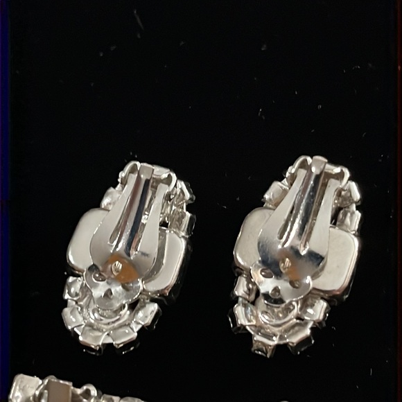 Two pairs Vtg Rhinestone/crystal Sliver Tone clip on Earrings - Picture 5 of 10